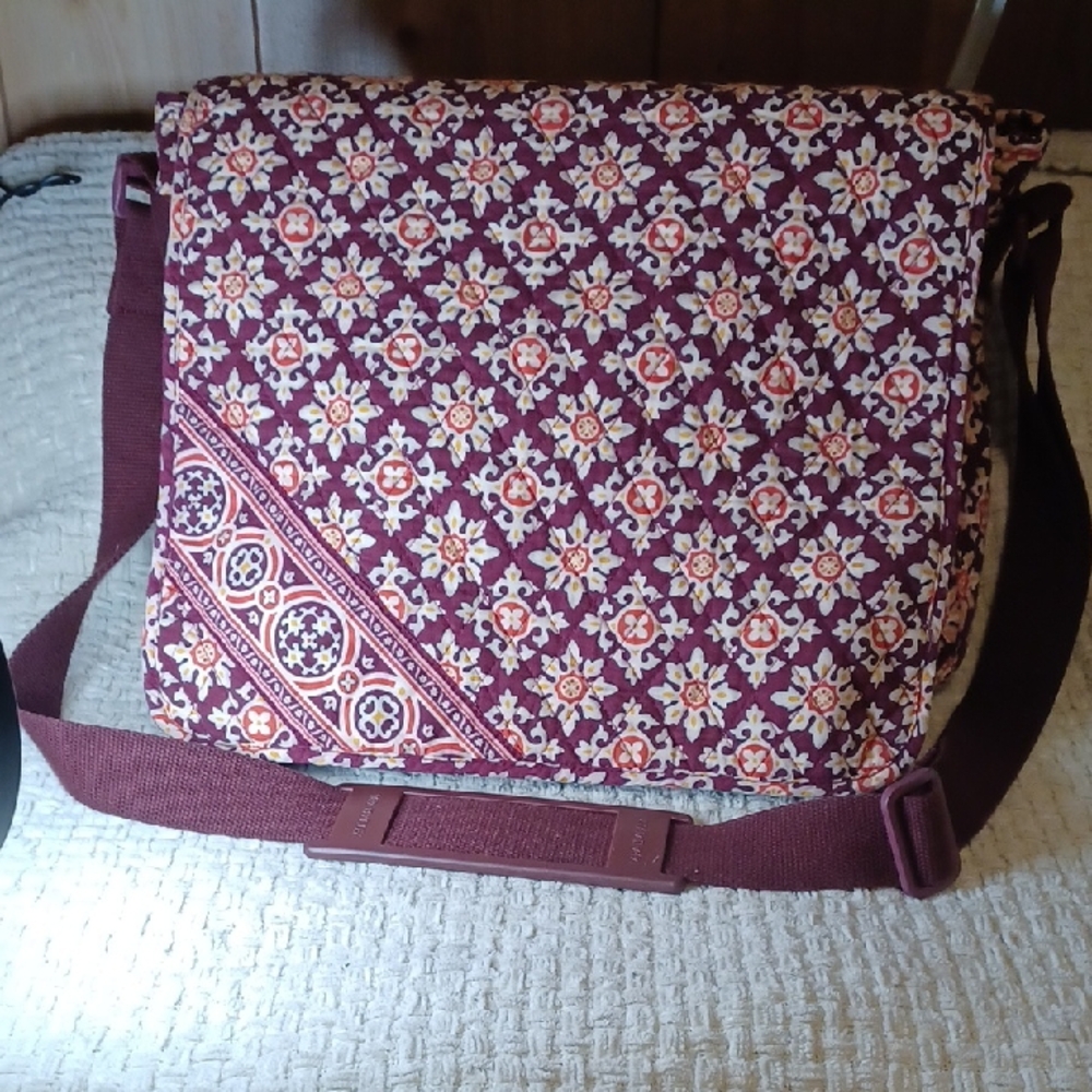 Nera Bradley Medallion Laptop Bag